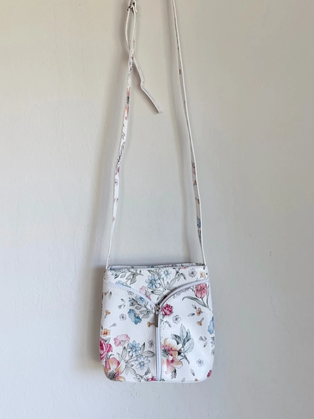 Italian Leathet White Floral Crossbody Bag Adjustable Strap Outer Zippers